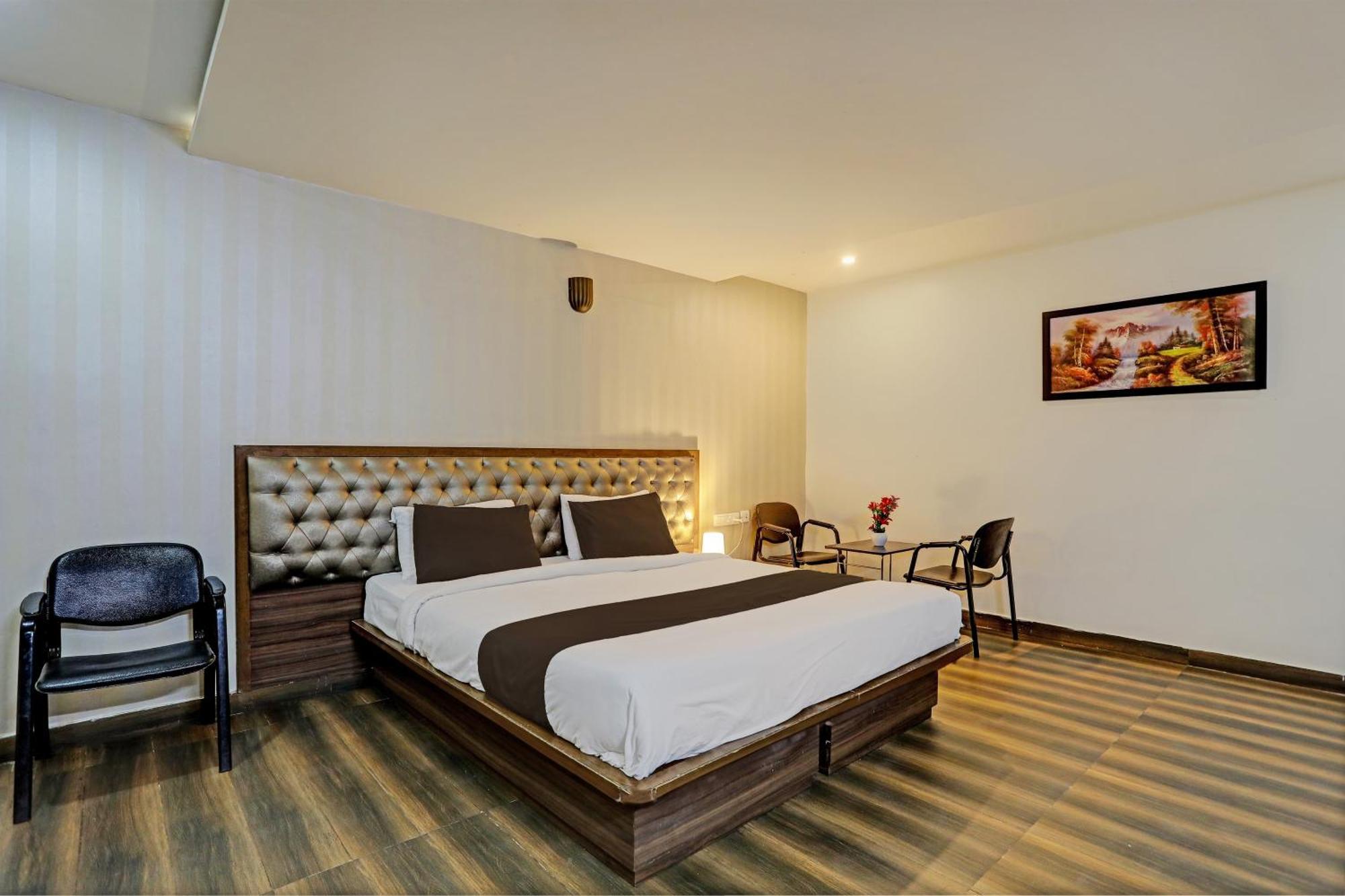 Capital O Surabhi Elite Near Miraj Cinemas - Shalini Shivani Sururnagar Exterior photo
